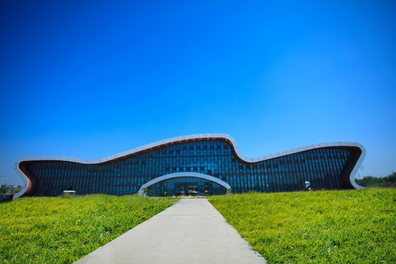 東營市黃河三角洲農高區(qū)現(xiàn)代農業(yè)孵化廳 仿木紋鋁單板1 東營市黃河三角洲農高區(qū)現(xiàn)代農業(yè)孵化廳 仿木紋鋁單板1