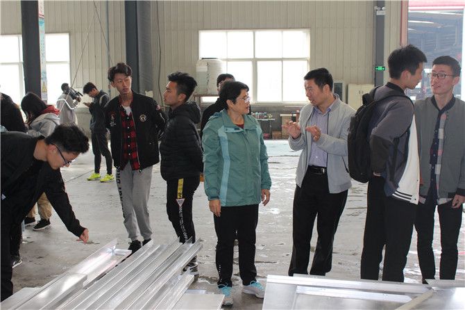 山東農(nóng)業(yè)大學(xué)土木工程專業(yè)師生來泰信股份參觀學(xué)習(xí)5 山東農(nóng)業(yè)大學(xué)土木工程專業(yè)師生來泰信股份參觀學(xué)習(xí)5