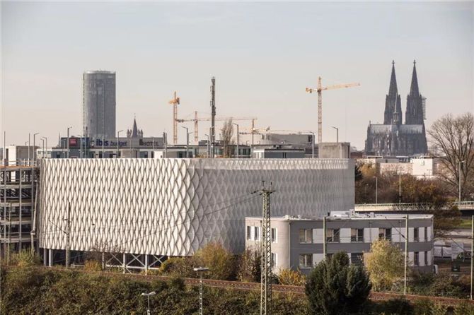 P22a停車庫穿孔板立面2 P22a停車庫穿孔板立面2