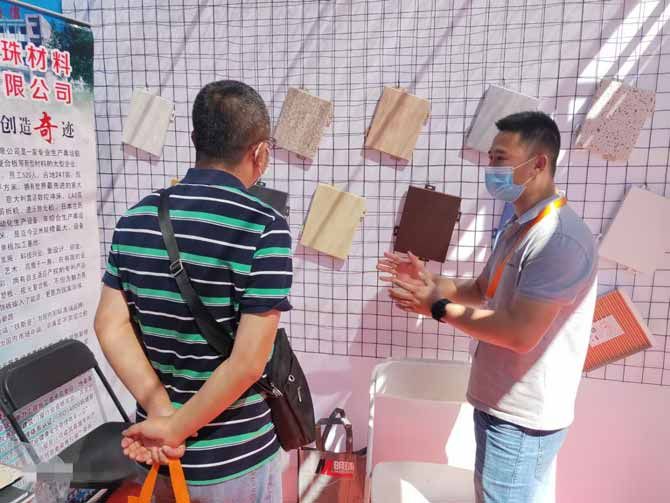 明珠科技總經(jīng)理杜敏利親自帶隊的參展團隊為每一位到訪人員提供熱情細致的服務3 明珠科技總經(jīng)理杜敏利親自帶隊的參展團隊為每一位到訪人員提供熱情細致的服務3