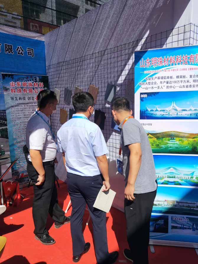 明珠科技總經(jīng)理杜敏利親自帶隊的參展團隊為每一位到訪人員提供熱情細致的服務5 明珠科技總經(jīng)理杜敏利親自帶隊的參展團隊為每一位到訪人員提供熱情細致的服務5