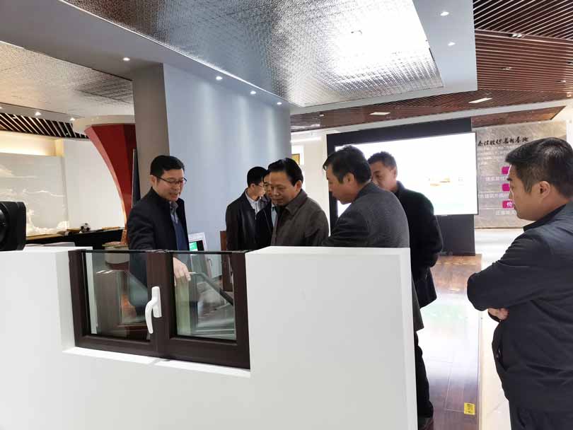 泰安市科技局和寧陽(yáng)縣領(lǐng)導(dǎo)前來(lái)對(duì)泰安市超低能耗高分子復(fù)合材料創(chuàng)新創(chuàng)業(yè)共同體進(jìn)行調(diào)研驗(yàn)收2 泰安市科技局和寧陽(yáng)縣領(lǐng)導(dǎo)前來(lái)對(duì)泰安市超低能耗高分子復(fù)合材料創(chuàng)新創(chuàng)業(yè)共同體進(jìn)行調(diào)研驗(yàn)收2