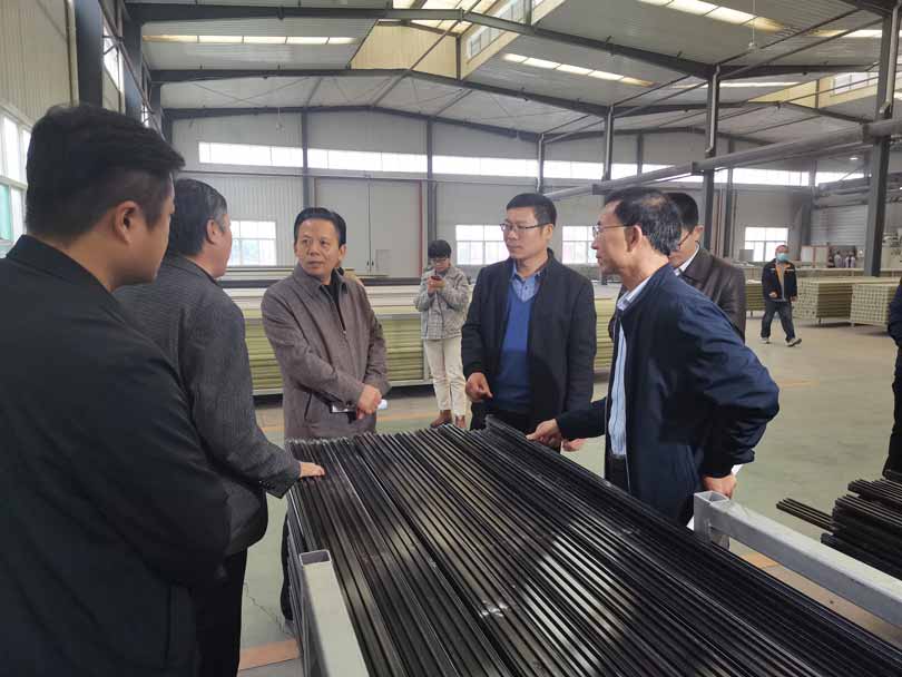 泰安市科技局和寧陽(yáng)縣領(lǐng)導(dǎo)前來(lái)對(duì)泰安市超低能耗高分子復(fù)合材料創(chuàng)新創(chuàng)業(yè)共同體進(jìn)行調(diào)研驗(yàn)收5 泰安市科技局和寧陽(yáng)縣領(lǐng)導(dǎo)前來(lái)對(duì)泰安市超低能耗高分子復(fù)合材料創(chuàng)新創(chuàng)業(yè)共同體進(jìn)行調(diào)研驗(yàn)收5