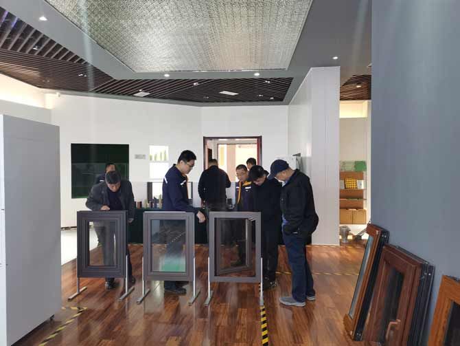 ***建筑金屬結(jié)構(gòu)協(xié)會(huì)及玻璃纖維增強(qiáng)復(fù)合材料門(mén)窗標(biāo)準(zhǔn)編制組領(lǐng)導(dǎo)蒞臨指導(dǎo)6 ***建筑金屬結(jié)構(gòu)協(xié)會(huì)及玻璃纖維增強(qiáng)復(fù)合材料門(mén)窗標(biāo)準(zhǔn)編制組領(lǐng)導(dǎo)蒞臨指導(dǎo)6