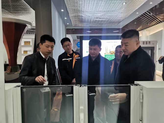 ***建筑金屬結(jié)構(gòu)協(xié)會(huì)及玻璃纖維增強(qiáng)復(fù)合材料門(mén)窗標(biāo)準(zhǔn)編制組領(lǐng)導(dǎo)蒞臨指導(dǎo)5 ***建筑金屬結(jié)構(gòu)協(xié)會(huì)及玻璃纖維增強(qiáng)復(fù)合材料門(mén)窗標(biāo)準(zhǔn)編制組領(lǐng)導(dǎo)蒞臨指導(dǎo)5